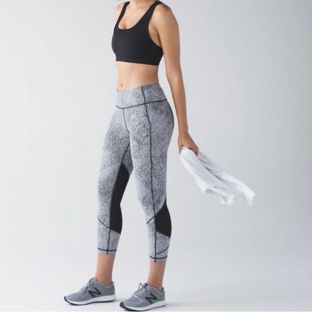 Lululemon Outrun 17” Crop pants